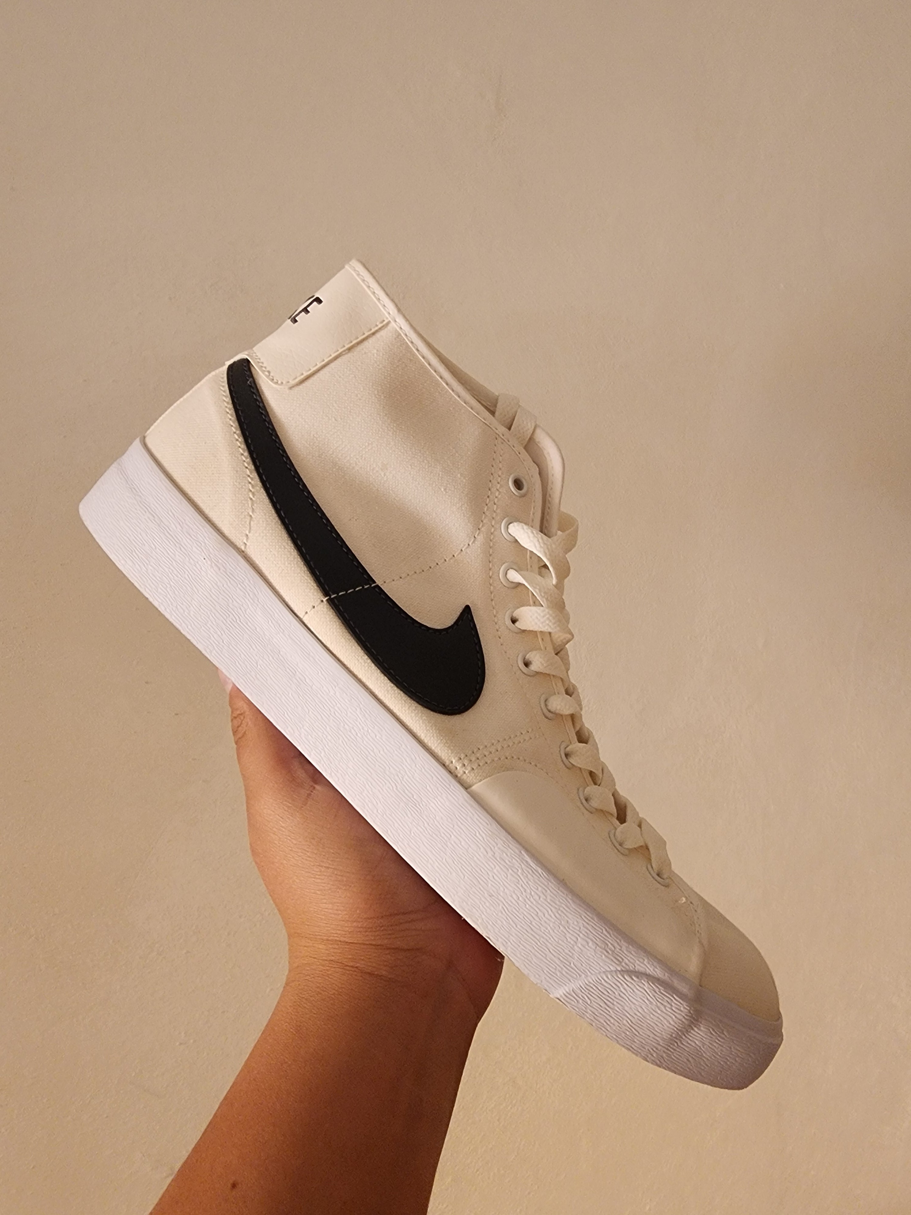Sneaker high top minimal