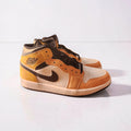 Sneaker naranja mid