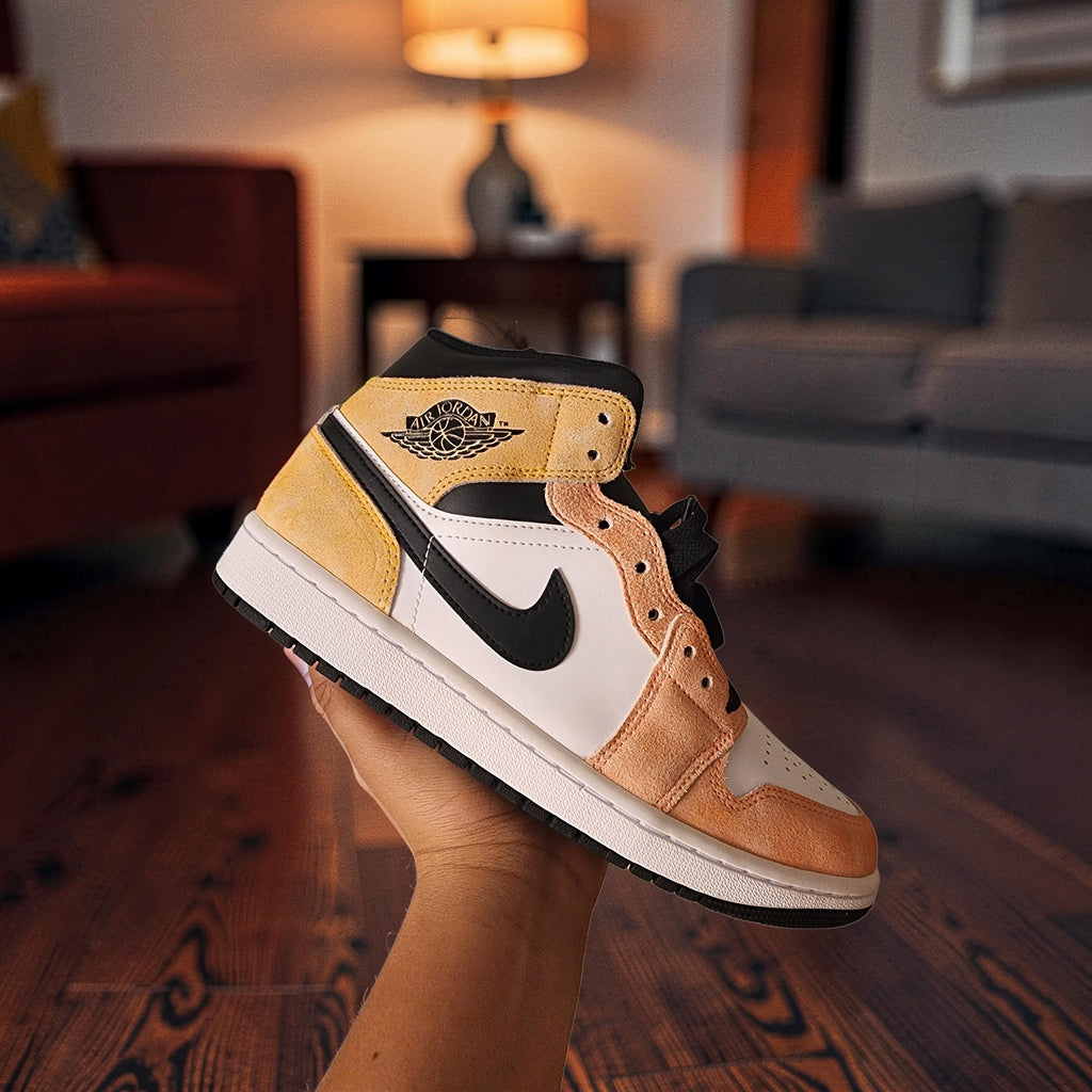 Sneaker naranja mid