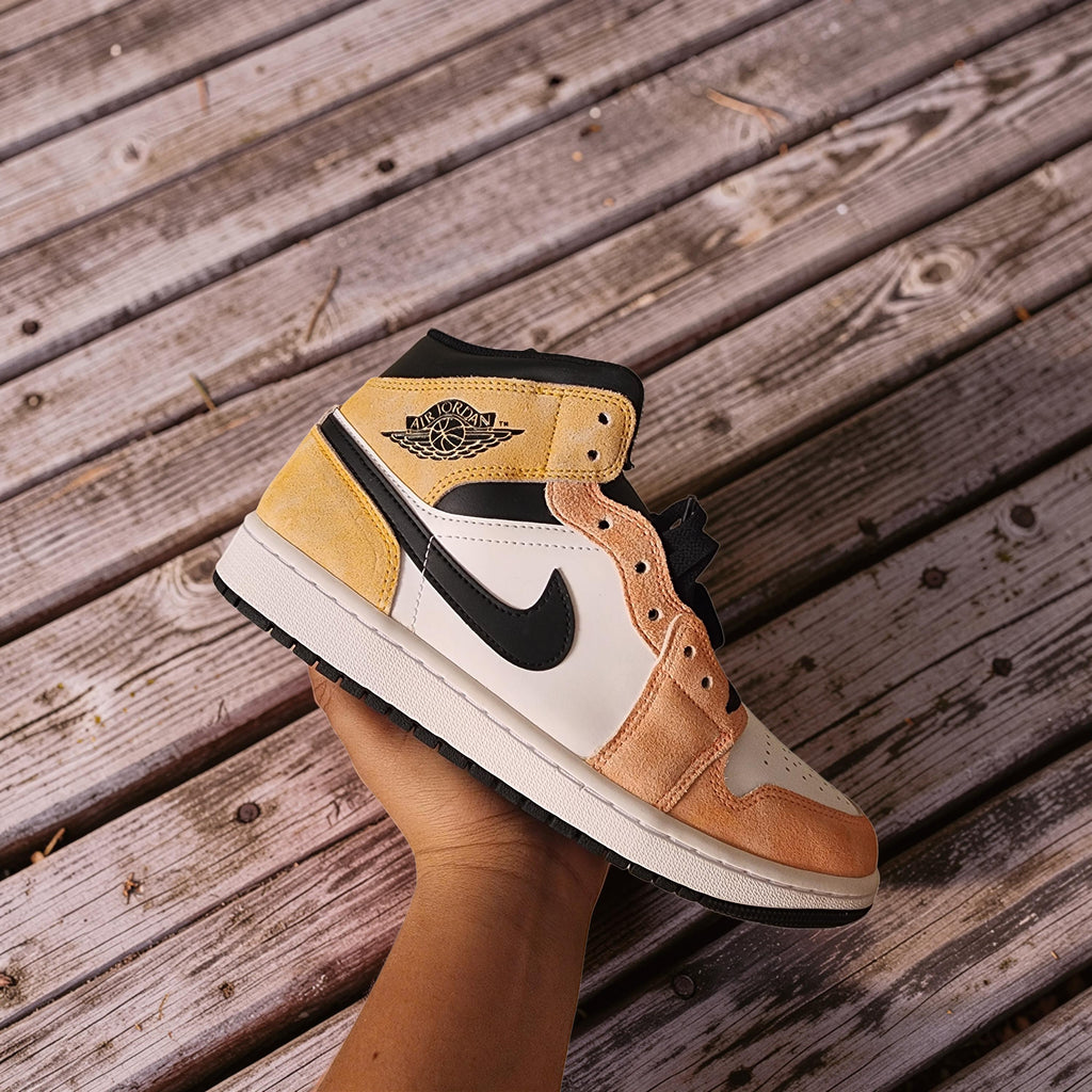 Sneaker naranja mid