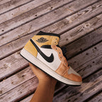 Sneaker naranja mid